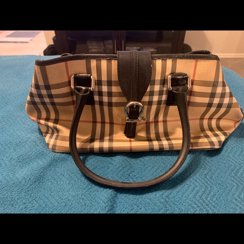 Burberry purse authentic